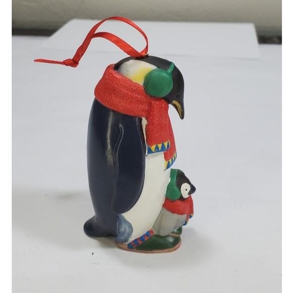 Vintage Hallmark Keepsake Ornament 2001 Safe & Snug  PRE-OWNED - Picture 4 of 7